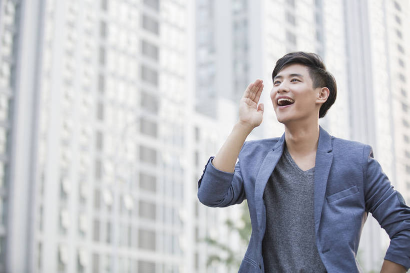 东方人,成年人,一个人,商务人士,商务男性,笑,微笑,露齿笑,横图,室外,白天,正面,衬衫,度假,商务,快乐,兴奋,幸福,成功,信心,美景,城市风光,城市,北京,中国,亚洲,仅一个男性,仅一个人,套装,正装,欢呼,庆祝,景观,大喊,娱乐,刺激,仅一个年轻男性,站着,张嘴,职业,享受,休闲,景色,放松,活力,摄影,生活方式,享乐,都市风光,决心,商务装,张大嘴巴,工薪阶层,东亚,经过,男人,男性,年轻男性,亚洲人,中国人,年轻人,白领,上班族,张开嘴,半身,彩图,衬衣,欢乐,办公室职员,好消息,bj175