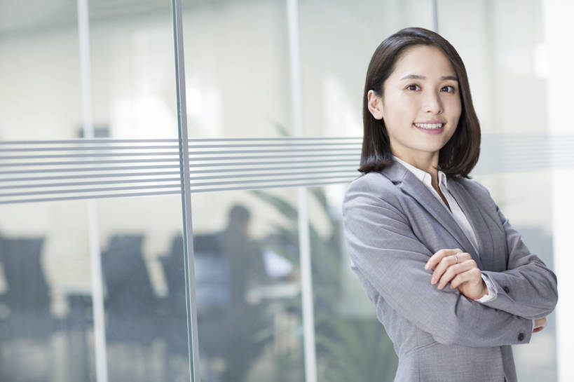 东方人,成年人,一个人,商务人士,商务女性,办公室,笑,双手交叉,微笑,露齿笑,横图,室内,白天,留白,正面,商务,快乐,幸福,信心,窗户,城市,玻璃,北京,中国,亚洲,仅一个年轻女性,仅一个女性,仅一个人,套装,正装,工作,注视,现代,观察,看,站着,职业,办公大楼,摄影,生活方式,观看,察看,双手抱胸,享乐,关注,销售,肖像,贩卖,东亚,营销,年轻女性,女人,女性,亚洲人,中国人,年轻人,白领,半身,彩图,欢乐,办公室职员,市场营销,bj175