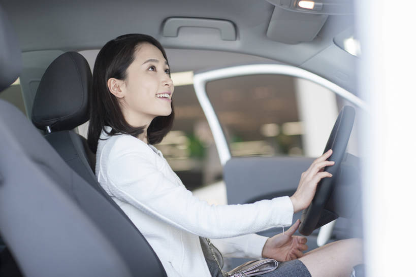 东方人,成年人,一个人,司机,商店,笑,微笑,露齿笑,横图,室内,侧面,购物,快乐,幸福,消费,门,城市,汽车,北京,中国,亚洲,仅一个年轻女性,仅一个女性,仅一个人,握,商品,机动车,现代,顾客,车,方向盘,交通工具,轿车,开车,舒服,零售,握着,运输,摄影,生活方式,展厅,舒适,享乐,挑选,购买,载具,选择,驾驶室,驾车,豪华轿车,试车,驾驶座,东亚,陈列室,年轻女性,女人,女性,亚洲人,中国人,年轻人,坐着,彩图,欢乐,家用车,bj175