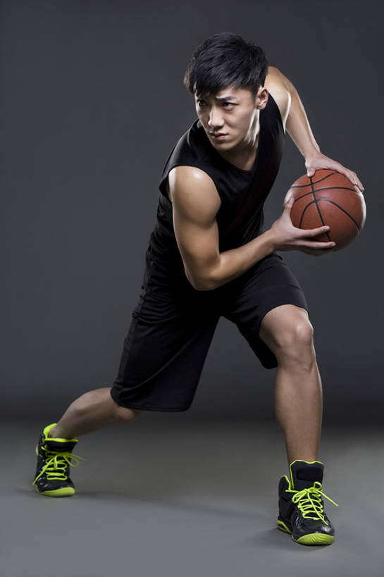 东方人,成年人,一个人,运动员,蹲,跑,竖图,留白,正面,运动服,锻炼,快乐,成功,比赛,运动,合作,团队,集体,信心,竞争,北京,中国,亚洲,仅一个男性,仅一个人,弯腰,握,灰色背景,服装,训练,篮球运动员,娱乐,运动器械,队伍,球,仅一个年轻男性,衣服,站着,保养,休闲,健康,健身器械,活力,握着,保健,摄影,服饰,生活方式,张开双腿,迅速,酷,练习,敏捷,体育运动,衣着,成就,穿着,决心,爱好,健身器材,塑身,合伙,挑战,篮球运动,弹性,东亚,衣饰,技能,展开双腿,体育活动,体育,男人,男性,年轻男性,亚洲人,中国人,年轻人,体育运动员,运动选手,彩图,全身,影棚拍摄,健身,运动器材,伸展双腿,运动装,盘球,bj175