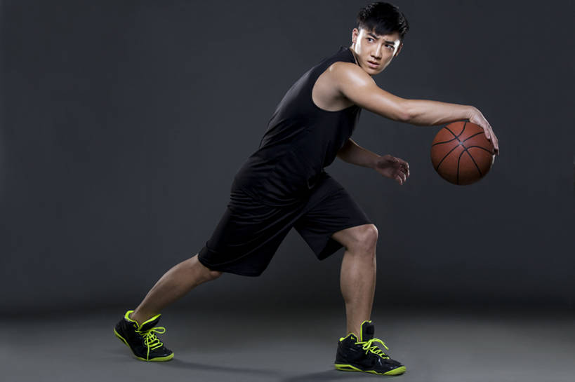 东方人,成年人,一个人,运动员,蹲,跑,横图,留白,侧面,运动服,锻炼,快乐,成功,比赛,运动,合作,团队,集体,信心,竞争,北京,中国,亚洲,仅一个男性,仅一个人,弯腰,握,灰色背景,服装,训练,篮球运动员,娱乐,运动器械,队伍,球,仅一个年轻男性,衣服,站着,保养,休闲,健康,健身器械,活力,握着,保健,摄影,服饰,生活方式,张开双腿,迅速,酷,练习,敏捷,体育运动,衣着,成就,穿着,决心,爱好,健身器材,塑身,合伙,挑战,篮球运动,弹性,东亚,衣饰,技能,展开双腿,体育活动,体育,男人,男性,年轻男性,亚洲人,中国人,年轻人,体育运动员,运动选手,彩图,全身,影棚拍摄,健身,运动器材,伸展双腿,运动装,盘球,bj175