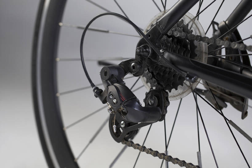 无人,横图,齿轮,自行车,北京,中国,亚洲,灰色背景,交通,单车,现代,车,脚踏车,骑,车轮,交通工具,骑车,摄影,铁环,锁链,链条,迅速,束缚,限制,载具,改变,东亚,约束,自行车运动,彩图,影棚拍摄,公路自行车,bj175