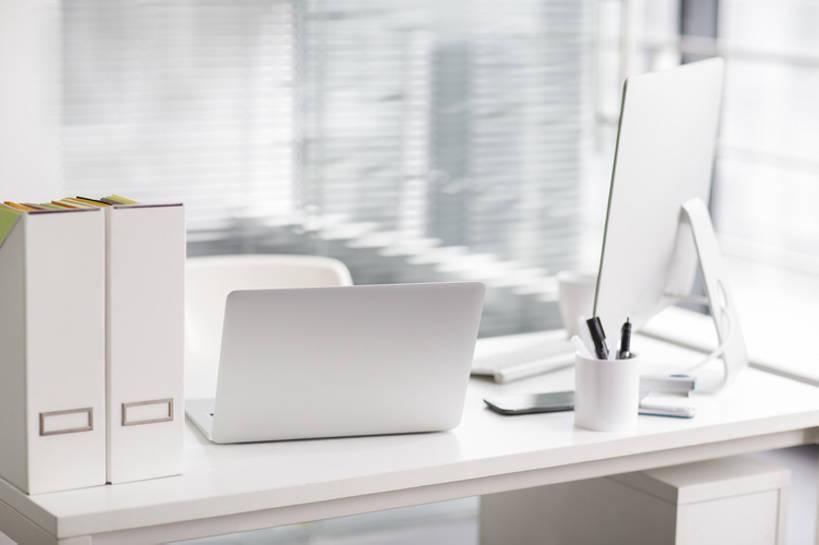 无人,办公室,横图,室内,白天,留白,商务,通讯,电脑,笔记本电脑,显示器,技术,桌子,城市,静物,手机,椅子,笔筒,北京,中国,亚洲,一排,连接,整齐,网络,文件,办公用品,钢笔,文件夹,联系,干净,输入设备,通讯设备,现代,文具,排列,白色,容器,学习用品,器皿,台式电脑,办公大楼,摄影,生活方式,储藏,文具用品,便利,储存,队列,通信设备,智能手机,输出设备,东亚,无线电技术,插笔器具,文房用具,电脑一体机,计算机,玻璃杯,彩图,贮存,bj175