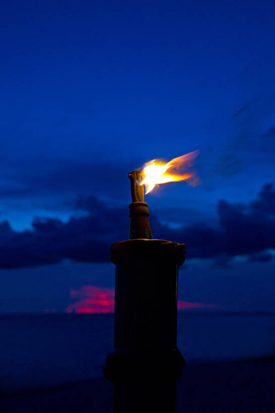 无人,竖图,室外,夜晚,旅游,度假,美景,菲律宾,亚洲,火焰,景观,燃烧,火把,火炬,娱乐,风景,自然,黄昏,享受,休闲,景色,放松,摄影,宁静,明亮,照亮,篝火,昏暗,自然风光,长滩岛,彩图,旅行,营火,bj175