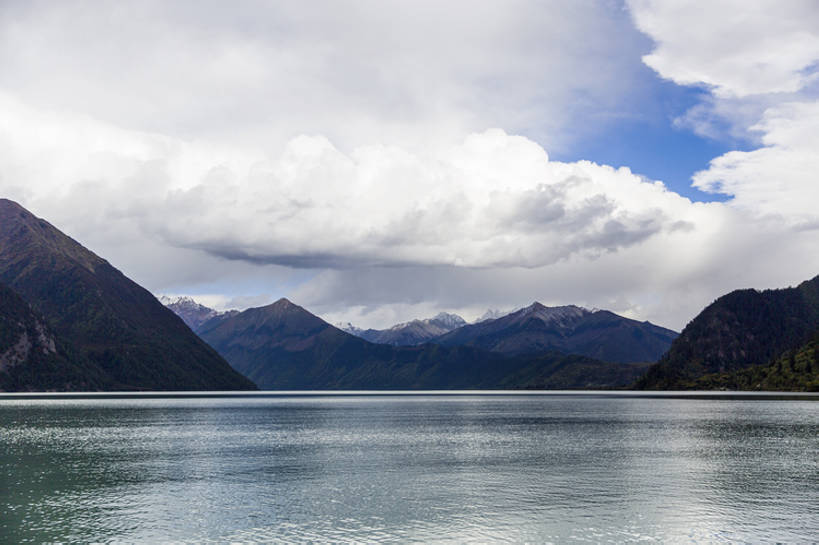 无人,横图,室外,白天,留白,旅游,度假,湖,美景,山,山脉,水,中国,亚洲,曲折,地形,景观,山顶,山坡,水面,云,山谷,云层,娱乐,干净,西藏,风景,天空,自然,享受,休闲,景色,放松,摄影,宁静,环境,清新,自然风光,自然现象,东亚,西藏自治区,地貌,青藏高原,坎坷,崎岖,地质学,自然地理,彩图,旅行,错高湖,广角,bj175
