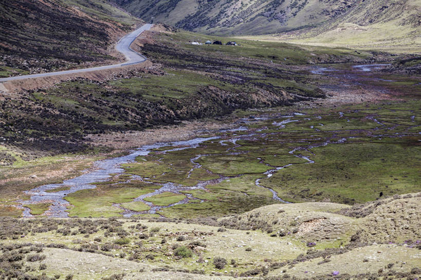 无人,横图,室外,白天,旅游,度假,草地,河流,美景,山,水,路,中国,亚洲,曲折,弯曲,地形,河道,景观,山路,山坡,苔藓,地面,山谷,河床,娱乐,西藏,草,绿色,风景,小溪,自然,享受,休闲,景色,放松,摄影,蜿蜒,宁静,干旱,自然风光,东亚,西藏自治区,地貌,坎坷,崎岖,地质学,自然地理,彩图,旅行,bj175