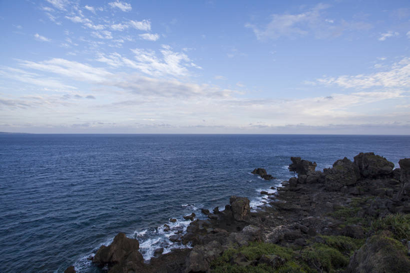 无人,公园,横图,室外,白天,旅游,度假,海浪,海洋,石头,美景,水,标志建筑,地标,建筑,台湾,中国,亚洲,堆积,岛,地平线,海岸线,景观,水边,水面,水平线,云,建筑群,苔藓,娱乐,干净,建设,草,蓝色,绿色,风景,天空,自然,波浪,享受,休闲,景色,放松,摄影,宁静,环境,风化,生态,岩层,清新,自然风光,海景,东亚,台南,地质学,风蚀,石化,风蚀地貌,岩石层,自然地理,暗礁,海滩,岩石,彩图,旅行,恒春半岛,广角,垦丁,猫鼻头,bj175