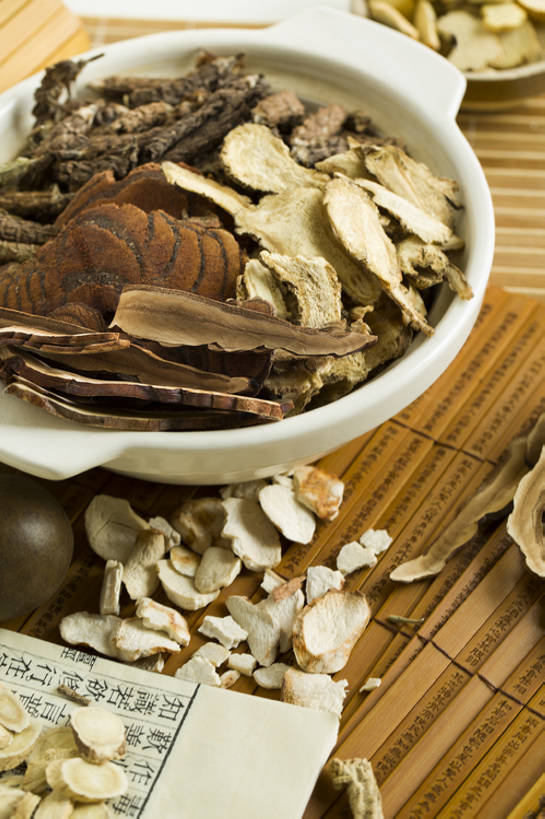 无人,医生,竖图,植物,当归,灵芝,静物,中国,亚洲,许多,药,准备,堆叠,丰富,干燥,材料,草药,药草,很多,古典,传统,中药,碗,医护人员,医疗人员,健康,汉字,摄影,药房,有机食品,多样,竹简,医疗,旧的,中国文化,药材,中草药,选择,干的,中医,东亚,中药材,本草,黄连,大夫,书,彩图,高角度拍摄,鸡血藤,罗汉果,白芍,传统文化,汉医,成分,bj175