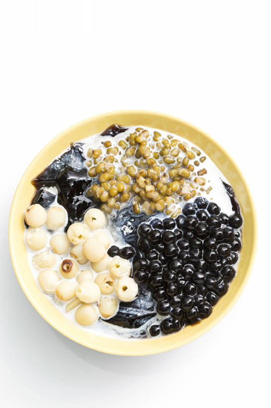 点心,牛奶,无人,竖图,俯视,特写,留白,抠图,白色背景,豆,静物,北京,中国,亚洲,融化,材料,莲子,美味,食品,甜点,甜品,饮品,饮食,食物,糕点,饮料,碗,甜食,健康,摄影,有机食品,混合,可口,清新,绿豆,东亚,健康食物,适口,彩图,影棚拍摄,仙草冻,bj175