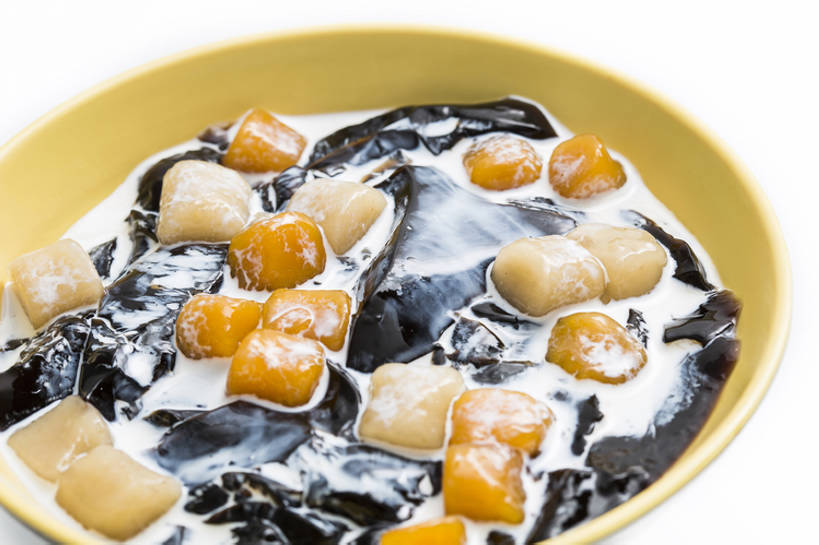 点心,牛奶,无人,横图,特写,留白,抠图,白色背景,静物,北京,中国,亚洲,融化,材料,美味,食品,甜点,甜品,饮品,饮食,食物,糕点,饮料,碗,甜食,健康,摄影,有机食品,混合,可口,清新,东亚,健康食物,适口,彩图,影棚拍摄,芋圆,仙草冻,bj175