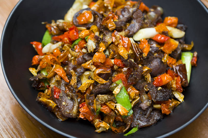 点心,面包,无人,横图,特写,吃饭,烹饪,中餐,晚餐,午餐,桌子,辣椒,蔬菜,静物,餐具,北京,中国,亚洲,切开,新鲜,炒,青椒,炒菜,调料,肉,熟食,香料,牛肉,料理,美味,食品,面点,饮品,吐司,传统,猪肉,腊肉,小炒肉,菜肴,美食,肉类,饮食,餐饮,食物,糕点,饮料,盘子,中国菜,切,中式,陶器,摄影,佳肴,有机食品,绿色食品,中华料理,法式面包,膳食,可口,清新,中国文化,五花肉,川菜,剖面,肉食,肉制品,吐司面包,东亚,主菜,切面,辣角,红海椒,大椒,辣虎,广椒,豚肉,腌制食品,菜椒,适口,四川菜,湘菜,肋条肉,三层肉,甜椒,柿子椒,辣子,红辣椒,海椒,番椒,灯笼椒,彩图,高角度拍摄,多士,听型面包,传统文化,bj175