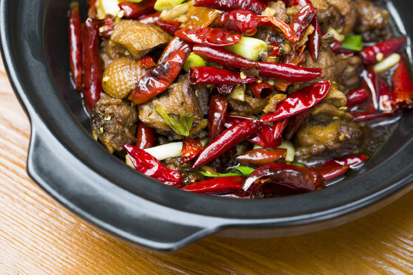 无人,横图,特写,吃饭,晚餐,午餐,桌子,鸡,静物,餐具,北京,中国,亚洲,炖锅,调料,肉,熟食,香料,美味,食品,饮品,传统,饮食,餐饮,食物,饮料,中国菜,陶器,摄影,有机食品,部分,膳食,可口,清新,中国文化,肉制品,东亚,主菜,焖菜,适口,湘菜,红辣椒,彩图,高角度拍摄,传统文化,bj175