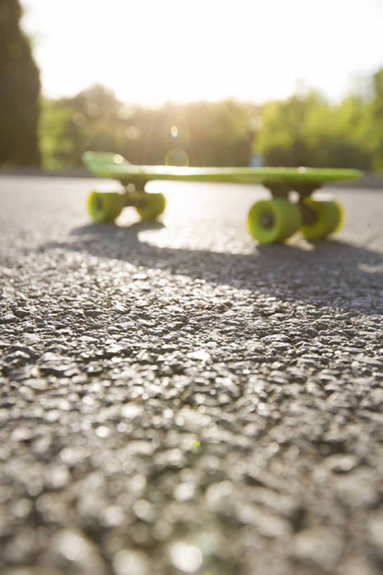 无人,竖图,室外,特写,白天,留白,正面,镜头眩光,旅游,度假,美景,路,静物,北京,日光,中国,亚洲,景观,娱乐,树,天空,自然,享受,休闲,景色,放松,摄影,滑板,柏油路,自然风光,逆光,沥青,东亚,彩图,滑板运动,bj175