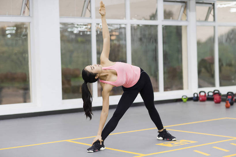 东方人,成年人,一个人,运动员,健身房,举,横图,室内,正面,运动服,运动鞋,锻炼,瑜伽,运动,信心,窗户,城市,北京,中国,亚洲,仅一个年轻女性,仅一个女性,仅一个人,伸展,弯腰,服装,背心,训练,现代,衣服,托,向上看,站着,健康,活力,平衡,舒展,养生,瑜珈,摄影,服饰,生活方式,张开双腿,马尾辫,专心,练习,衣着,穿着,热身,决心,努力,爱好,苗条,塑身,弹性,东亚,衣饰,展开双腿,体育,年轻女性,女人,女性,亚洲人,中国人,年轻人,举起,举手,举着,向上举,向上伸,向上托,张开手臂,彩图,全身,健身,舞王式,伸展双腿,运动装,健身俱乐部,bj175