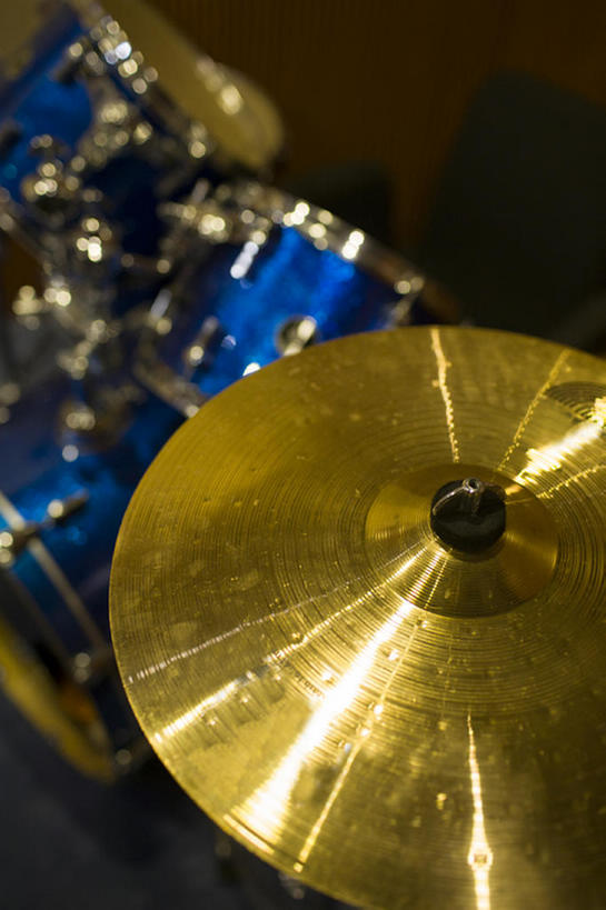 无人,竖图,室内,特写,夜晚,时尚,静物,北京,中国,亚洲,钹,鼓,乐器,音乐,娱乐,现代,摄影,东亚,爵士鼓,彩图,bj175