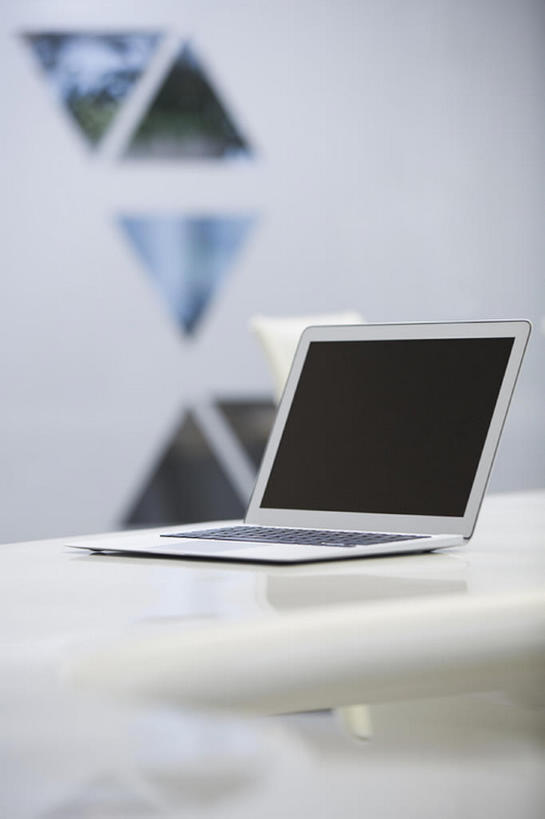 无人,办公室,竖图,室内,留白,商务,笔记本电脑,互联网,技术,桌子,静物,北京,中国,亚洲,屏幕,现代,摄影,生活方式,便携式,东亚,无线电技术,计算机,彩图,bj175