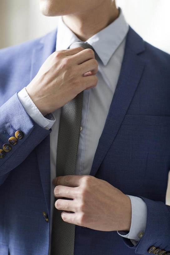 东方人,成年人,一个人,商务人士,商务男性,竖图,白天,正面,衬衫,西装,商务,北京,中国,亚洲,仅一个男性,仅一个人,捆扎,握,准备,套装,正装,领带,现代,穿,仅一个年轻男性,站着,职业,握着,摄影,生活方式,部分,扣,简单,商务装,工薪阶层,东亚,一套,男人,男性,年轻男性,亚洲人,中国人,年轻人,白领,上班族,彩图,衬衣,办公室职员,bj175