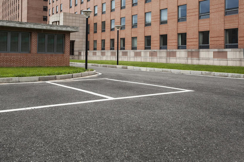 无人,学校,教学楼,停车场,横图,室外,白天,留白,建筑,路,路灯,北京,中国,亚洲,车道,现代,校园,草,绿色,教室,摄影,建造,柏油路,简单,沥青,东亚,构图,彩图,教学大楼,建筑结构,广角,汽车广告背景图,bj175