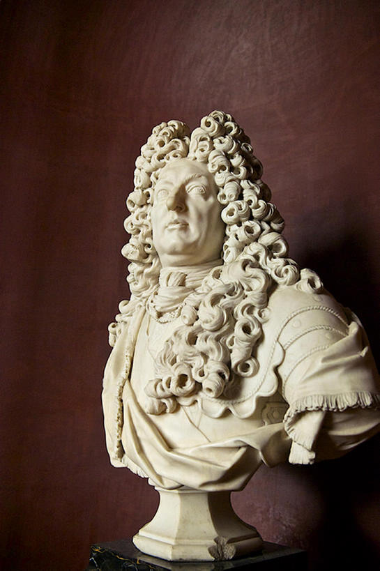 无人,竖图,室内,雕塑,法国,欧洲,艺术,装饰,标志,雕像,符号,城堡,历史,标识,摄影,纪念,留念,怀念,性别符号,尚蒂伊城堡,彩图,男性符号,bj175