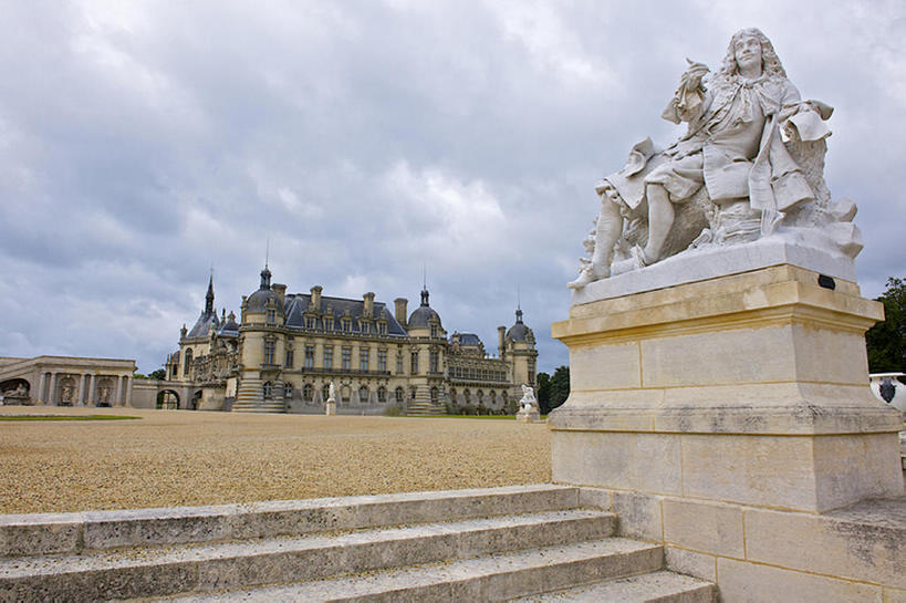 无人,横图,室外,白天,旅游,度假,名胜古迹,标志建筑,地标,建筑,雕塑,法国,欧洲,遗迹,艺术,标志,雕像,符号,花坛,城堡,云,宏伟,古迹,历史,文物,娱乐,标识,建设,古建筑,台阶,风景,天空,地标建筑,享受,休闲,旅游胜地,放松,摄影,建造,古文明,性别符号,尚蒂伊城堡,彩图,旅行,男性符号,bj175