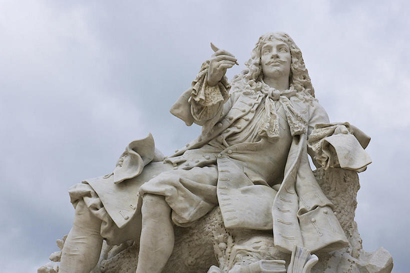 无人,横图,室外,白天,仰视,雕塑,法国,欧洲,艺术,标志,雕像,符号,历史,标识,天空,摄影,性别符号,尚蒂伊城堡,彩图,低角度拍摄,男性符号,bj175