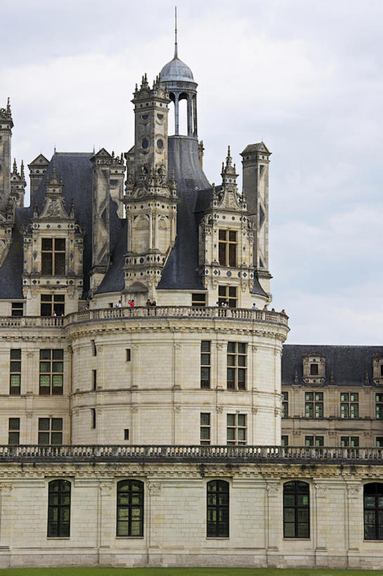 无人,竖图,室外,白天,旅游,度假,名胜古迹,标志建筑,地标,建筑,法国,欧洲,遗迹,城堡,塔,宏伟,古迹,文物,娱乐,建设,古建筑,风景,地标建筑,享受,休闲,旅游胜地,放松,摄影,建造,古文明,香波城堡,彩图,旅行,bj175