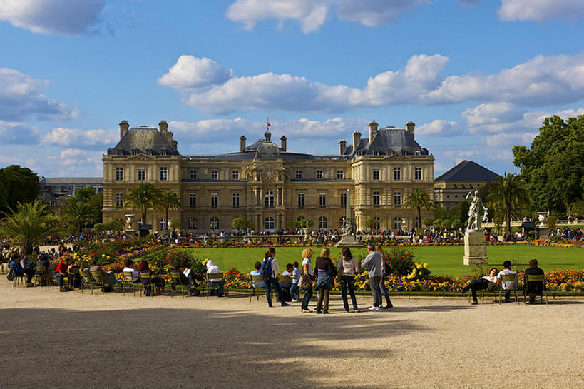 西方人,无人,宫殿,横图,室外,白天,旅游,度假,名胜古迹,标志建筑,地标,建筑,法国,卢森堡,巴黎,欧洲,欧洲人,遗迹,花坛,云,宏伟,古迹,文物,娱乐,建设,古建筑,蓝色,风景,天空,地标建筑,享受,休闲,旅游胜地,放松,摄影,西欧,古文明,卢森堡大公国,卢森堡公园,白种人,彩图,旅行,bj175