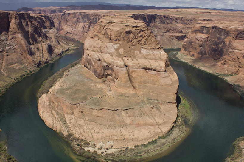 无人,横图,室外,白天,旅游,度假,河流,美景,峡谷,美国,堆积,纹路,纹理,地形,景观,宏伟,娱乐,风景,自然,地标建筑,享受,休闲,景色,放松,摄影,宁静,风化,亚利桑那,岩层,自然风光,地貌,肌理,科罗拉多河,风蚀,石化,风蚀地貌,岩石层,自然地理,岩石,彩图,旅行,马蹄湾,bj175