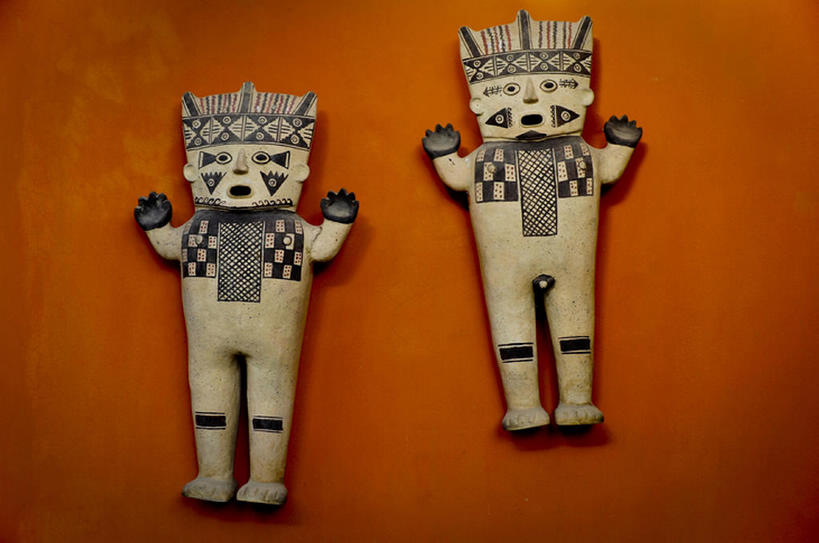 无人,横图,雕塑,秘鲁,红色背景,娃娃,两个,纪念品,工艺品,南美,摄影,南美洲,拉丁美洲,美洲,手艺,秘鲁共和国,库斯科,首府,亚美利加洲,南亚美利加洲,玉米之仓,土著人,库斯科省,美术工艺,彩图,库斯科大区,bj175