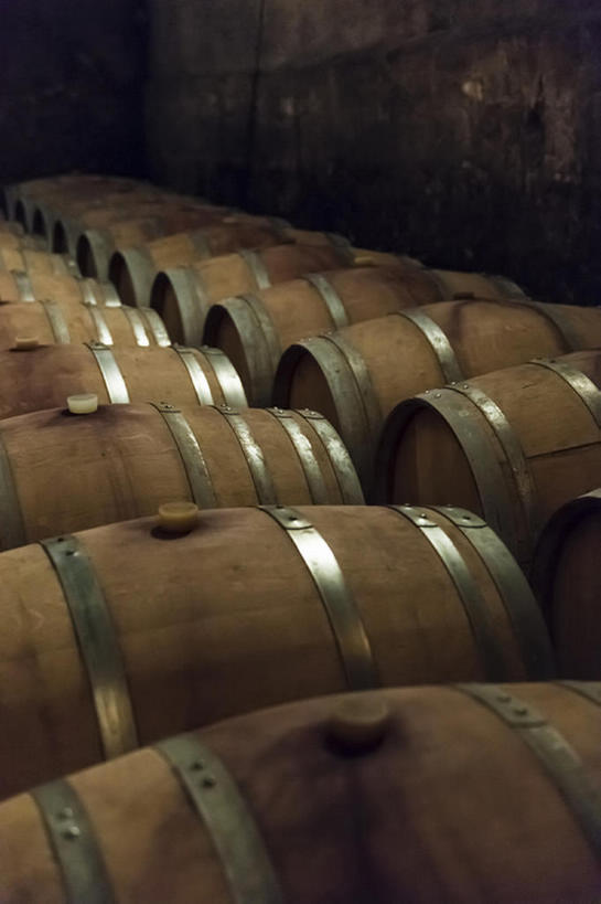 葡萄酒,无人,竖图,室内,白天,储藏室,法国,欧洲,一排,许多,丰富,整齐,桶,酒类,很多,传统,酒窖,排列,摄影,队列,波尔多,彩图,传统文化,bj175