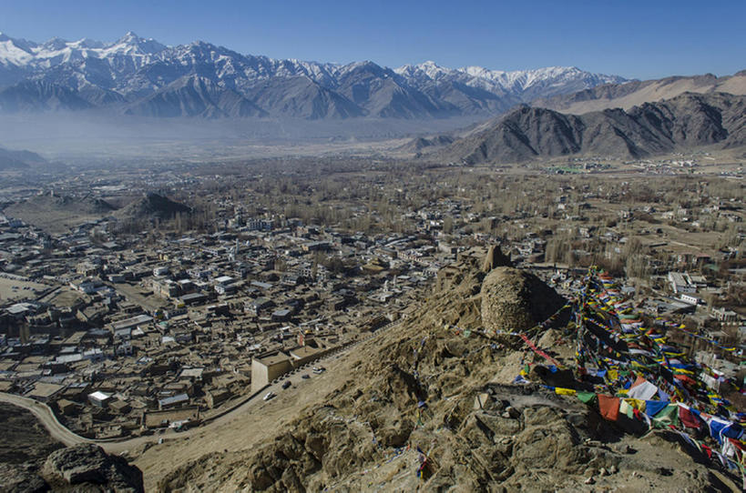 无人,横图,室外,白天,度假,美景,山,城市风光,城市,建筑,旗帜,印度,亚洲,地形,景观,乡村,娱乐,经幡,天空,享受,休闲,景色,放松,摄影,建造,列城,彩图,建筑结构,bj175