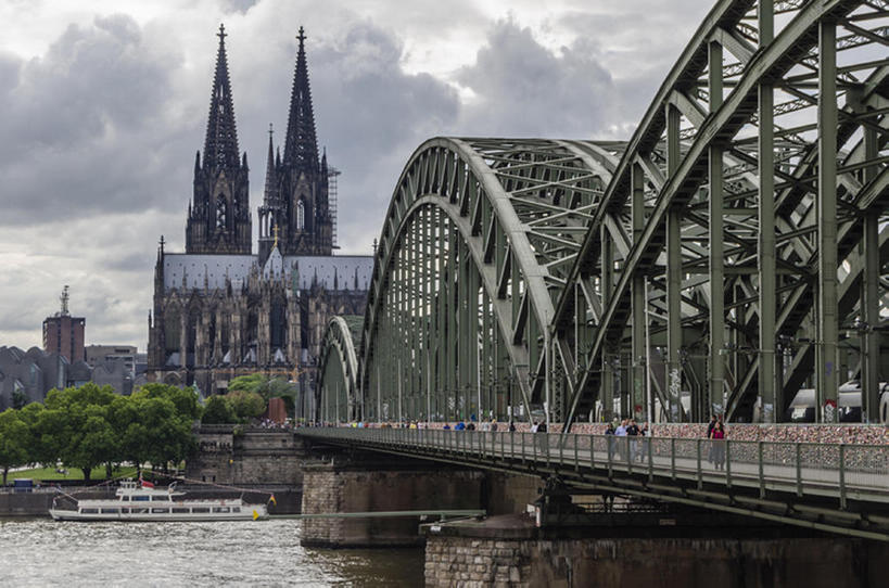 教堂,横图,室外,白天,河流,德国,欧洲,地形,文化遗产,云,桥,世界遗产,风景,建造,基督教,科隆大教堂,科隆,霍亨索伦桥,大教堂,联合国教科文组织,bj175