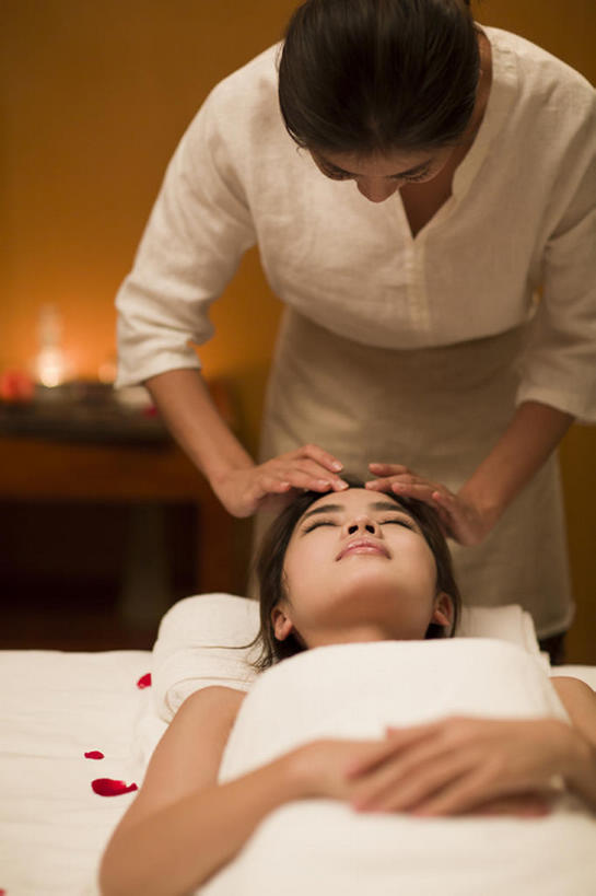 东方人,成年人,脸,头,脸颊,两个人,服务员,按摩师,美容师,美容院,竖图,室内,正面,制服,按摩,美容,床,北京,中国,亚洲,护肤,包裹,纺织物,床单,美丽,被子,裸露,顾客,花瓣,毛巾,清洁,站着,保养,享受,休闲,健康,舒服,放松,服务,SPA水疗,保健,温泉浴场,摄影,生活方式,皮肤,保暖,光滑,贵宾,高雅,舒适,被单,享乐,化妆用品,裸,面部护理,面部按摩,透气,东亚,养颜,按摩床,防水,柔和,细腻,替代疗法,平滑,储水,耐磨,吸水,美化,年轻女性,女人,女性,亚洲人,中国人,年轻人,头部,脸部,脸蛋,面部,服务生,侍者,矿泉疗养地,躺着,仰卧,半身,彩图,水疗,搓背床,理疗床,美容床,指压床,美人,bj175