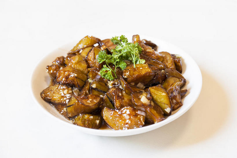 无人,横图,白色背景,茄子,蔬菜,静物,中国,亚洲,红烧,熟食,美味,食品,饮品,饮食,餐饮,食物,饮料,盘子,中国菜,健康,摄影,膳食,可口,红烧茄子,东亚,健康食物,适口,彩图,影棚拍摄,装饰菜,bj175