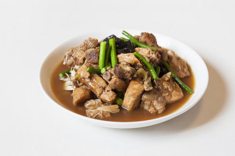 无人,横图,白色背景,静物,中国,亚洲,红烧,排骨,肉,熟食,美味,食品,饮品,猪肉,豆角,饮食,餐饮,食物,饮料,盘子,中国菜,摄影,膳食,可口,中国文化,肉制品,东亚,健康食物,适口,彩图,影棚拍摄,bj175