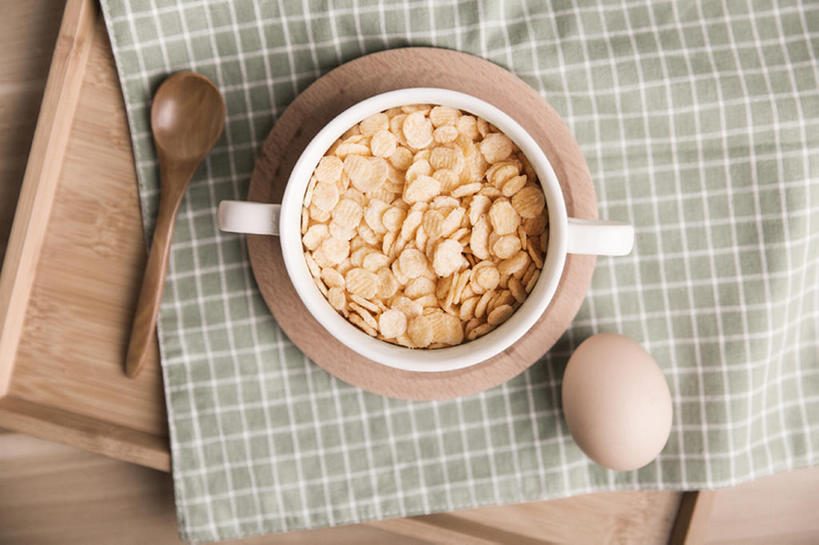 无人,横图,俯视,早餐,静物,杯子,中国,亚洲,玉米片,鸡蛋,美味,食品,饮品,营养,餐盘,饮食,餐饮,过山车,食物,饮料,餐巾,汤匙,摄影,可口,东亚,健康食物,适口,彩图,bj175