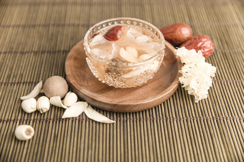 无人,横图,百合花,静物,中国,亚洲,竹制,材料,莲子,汤,美味,食品,饮品,营养,餐盘,饮食,食物,饮料,碗,中国菜,甜食,摄影,银耳,竹制品,可口,干的,东亚,健康食物,适口,寿司帘,寿司席,寿司竹,寿司竹卷,寿司竹席,彩图,枣糕,bj175