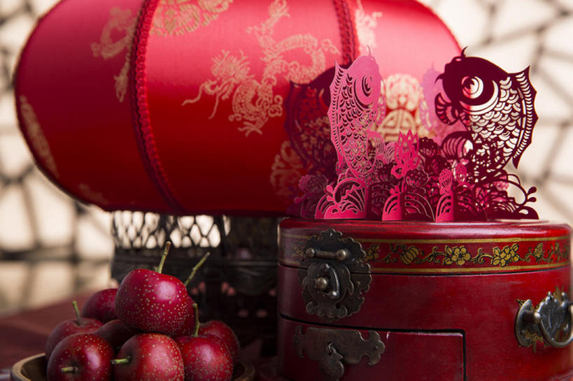 无人,横图,运气,鲤鱼,静物,水果,照明,中国,春节,亚洲,花纹,风俗,对称,艺术,鱼,灯笼,图案,纸灯笼,食品,古典,首饰盒,传统,装饰品,红色,纸制品,工艺品,剪纸,灯具,山楂,概念,山楂树,精神,摄影,照亮,仪式,照明设备,中国文化,手艺,典礼,古典风格,东亚,东亚文化,年年有余,元旦,红果,式样,制度,彩图,传统文化,胭脂果,传统节日,bj175