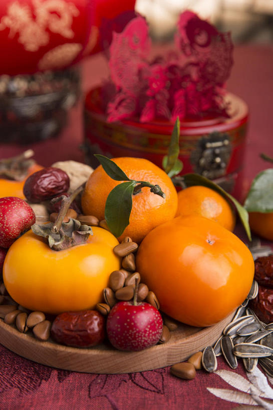 无人,竖图,运气,柿子,静物,水果,中国,春节,亚洲,风俗,丰富,食品,古典,传统,松子,饮食,红色,山楂,概念,山楂树,精神,摄影,仪式,中国文化,典礼,东亚,东亚文化,健康食物,葵花籽,元旦,红果,制度,葵花子,桔子,彩图,传统文化,胭脂果,枣糕,传统节日,bj175