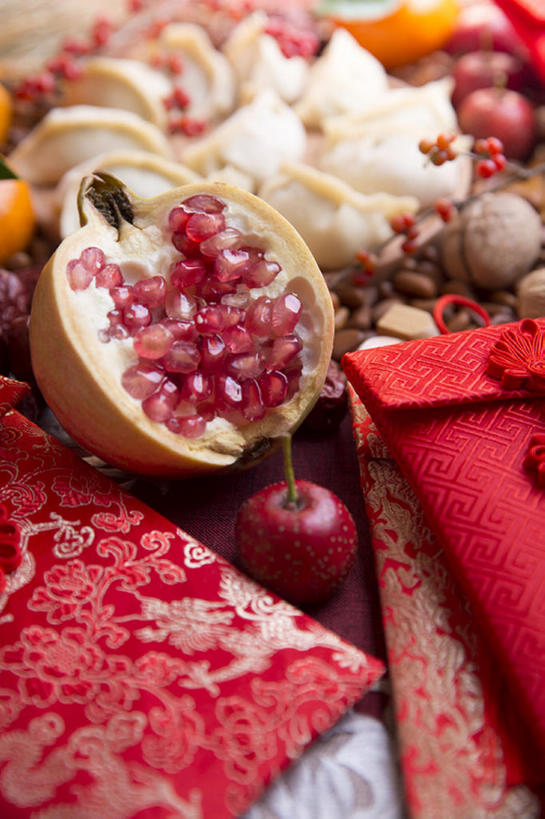 无人,竖图,运气,石榴,静物,水果,中国,春节,亚洲,风俗,丰富,美味,食品,饺子,古典,传统,红色,山楂,概念,山楂树,精神,摄影,红包,仪式,中国文化,典礼,东亚,东亚文化,健康食物,元旦,红果,制度,彩图,传统文化,胭脂果,传统节日,bj175