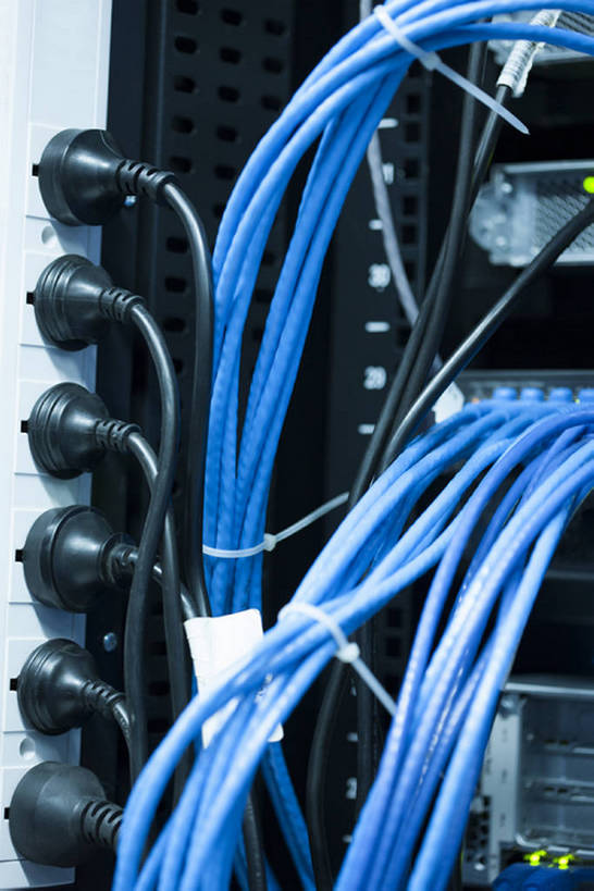 无人,竖图,特写,通讯,安全,信心,互联网,技术,数据,科技,北京,中国,亚洲,连接,环绕,缠绕,传输,科学,因特网,网络,网址,信息,电缆,电器,配件,器材,域名,指示灯,插座,联系,现代,蓝色,工业,通信,创意,摄影,保护,支撑,网线,主机,部分,复杂,部件,电流,控制,工程,数据线,金属丝,操作,家用电器,机房,水晶头,地址,USB线,纠缠,计算机设备,母板,插线板,拖线板,东亚,网络服务器,控制室,线缆,电源转换器,排插,无线电技术,技能,机件,计算机,计算机电缆,彩图,USB数据线,网络安全防护,接线板,工业机械,bj175