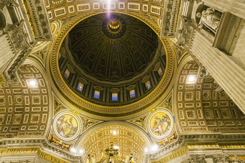 无人,教堂,横图,室内,仰视,旅游,度假,名胜古迹,天花板,标志建筑,地标,建筑,雕塑,欧洲,艺术,装饰,雕像,屋顶,建筑群,圣彼得大教堂,古典,历史,娱乐,建设,传统,壁画,风景,享受,休闲,放松,摄影,宗教,照亮,旧的,华贵,古典风格,远古,欧洲文化,梵蒂冈城,古代文明,灵性,式样,彩图,低角度拍摄,旅行,大教堂,金子,传统文化,建筑结构,bj175