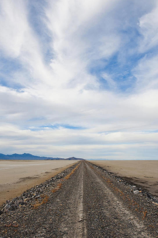 无人,竖图,室外,白天,背景,道路,路,公路,美国,直线,云,交通,方向,天空,运输,摄影,宁静,犹他,遥远,马路,彩图,旅行,汽车广告背景图,bj175