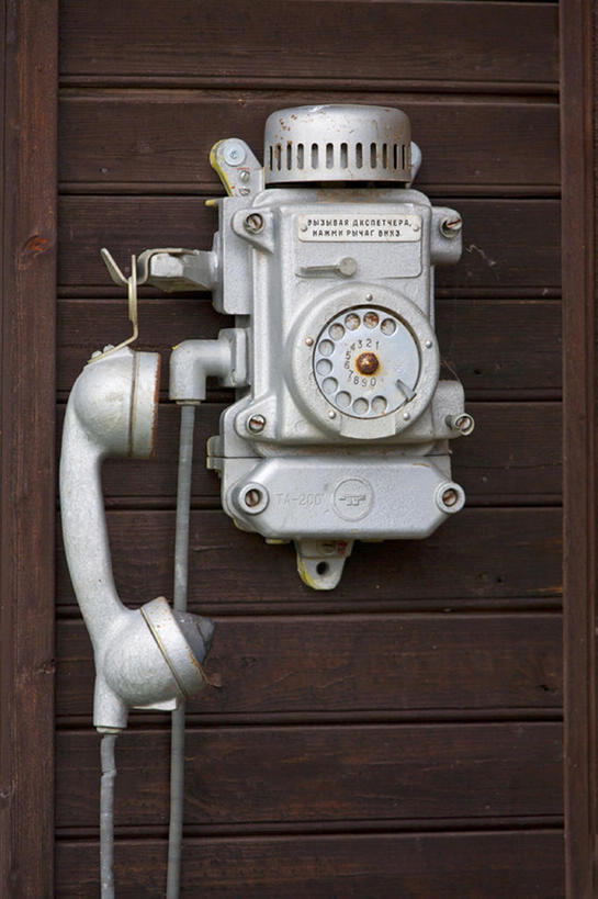 无人,博物馆,竖图,室外,通讯,技术,静物,爱沙尼亚,金属,墙,古典,历史,摄影,古董,旧的,仪表盘,电话机,座机,彩图,bj175