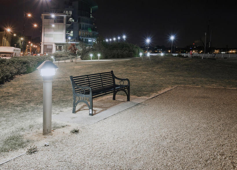 无人,公园,横图,室外,夜晚,留白,草坪,城市,路灯,椅子,伦敦,长椅,现代,英格兰,座位,草,绿地,摄影,照亮,都市风光,彩图,bj175