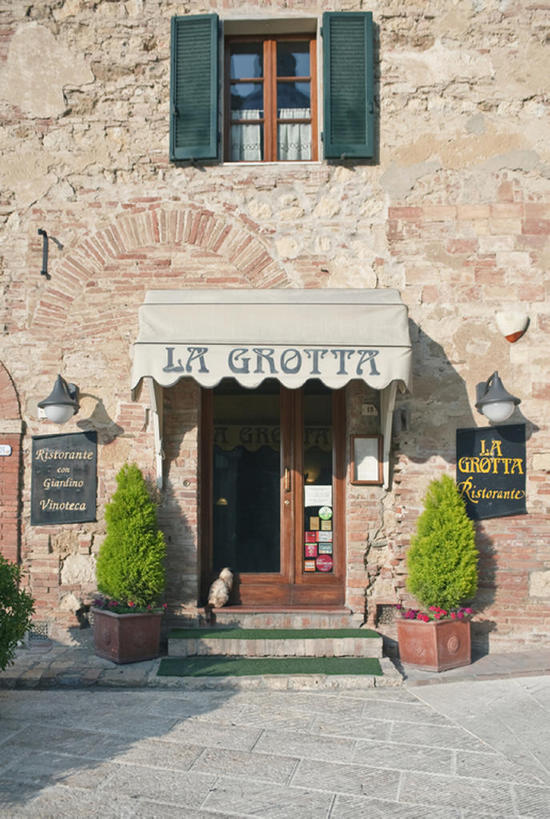 无人,商店,竖图,室外,白天,商务,门,城市,建筑,街道,意大利,欧洲,砖,门口,食品,古典,摄影,建造,都市风光,前门,猫科动物,托斯卡纳区,遮阳篷,彩图,餐馆,bj175