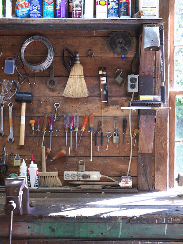 无人,竖图,室内,储藏室,窗户,加拿大,吊挂,悬挂,木制,锤子,工具,钳子,凌乱,挂,棚,服务,摄影,多样,修理,部分,便利,金属丝,选择,工作台,槌棒,大不列颠哥伦比亚,木工,彩图,bj175