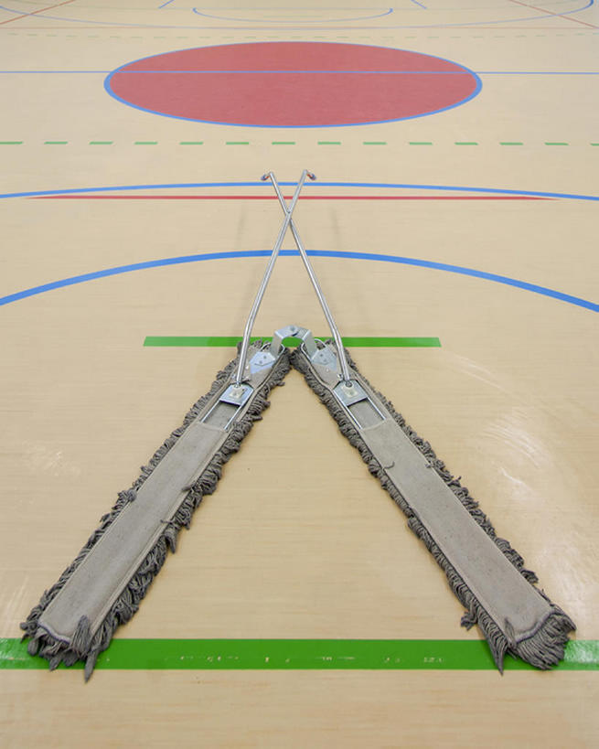 无人,学校,教学楼,体育馆,运动场,竖图,室内,留白,运动,欧洲,爱沙尼亚,圆形,工具,器材,扫帚,篮球场,球场,教育,体育场,校园,拖把,物品,清洁,教室,摄影,打扫,清理,卫生,保洁,掸子,器具,东欧,运动馆,彩图,教学大楼,bj175