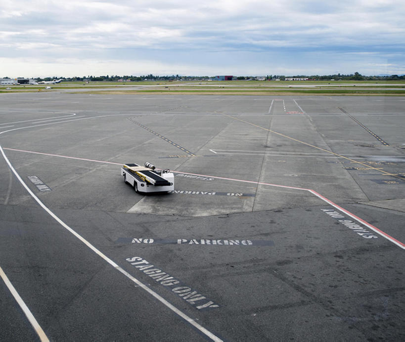 无人,机场,横图,室外,白天,留白,飞机场,加拿大,交通,行李,运输,摄影,北美,温哥华,大不列颠哥伦比亚,彩图,旅行,飞机跑道,bj175