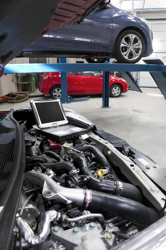 无人,办公室,工厂,竖图,室内,车间,汽车,欧洲,爱沙尼亚,机动车,车,交通工具,工业,摄影,修理,工程,载具,修理厂,东欧,汽车修理厂,机件,彩图,制造厂,教育活动,bj175